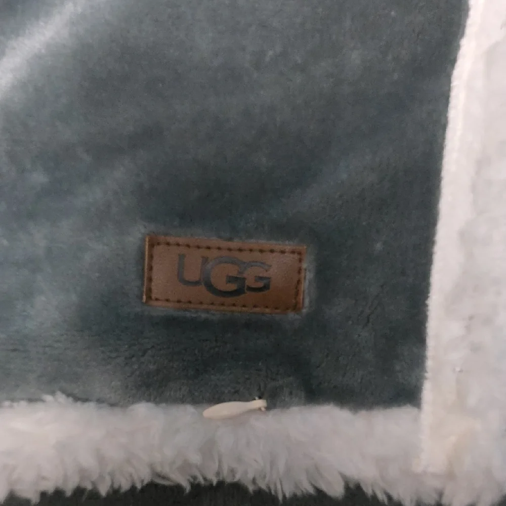 UGG Gray and Cream Sherpa Pillow Shams - Picture 2 of 3